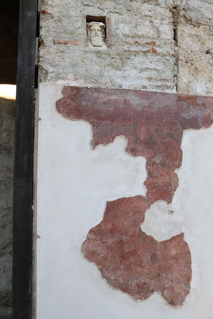 IX.7.1 Pompeii. December 2018.
Bust of Dionysus in niche on east side of entrance. Photo courtesy of Aude Durand.