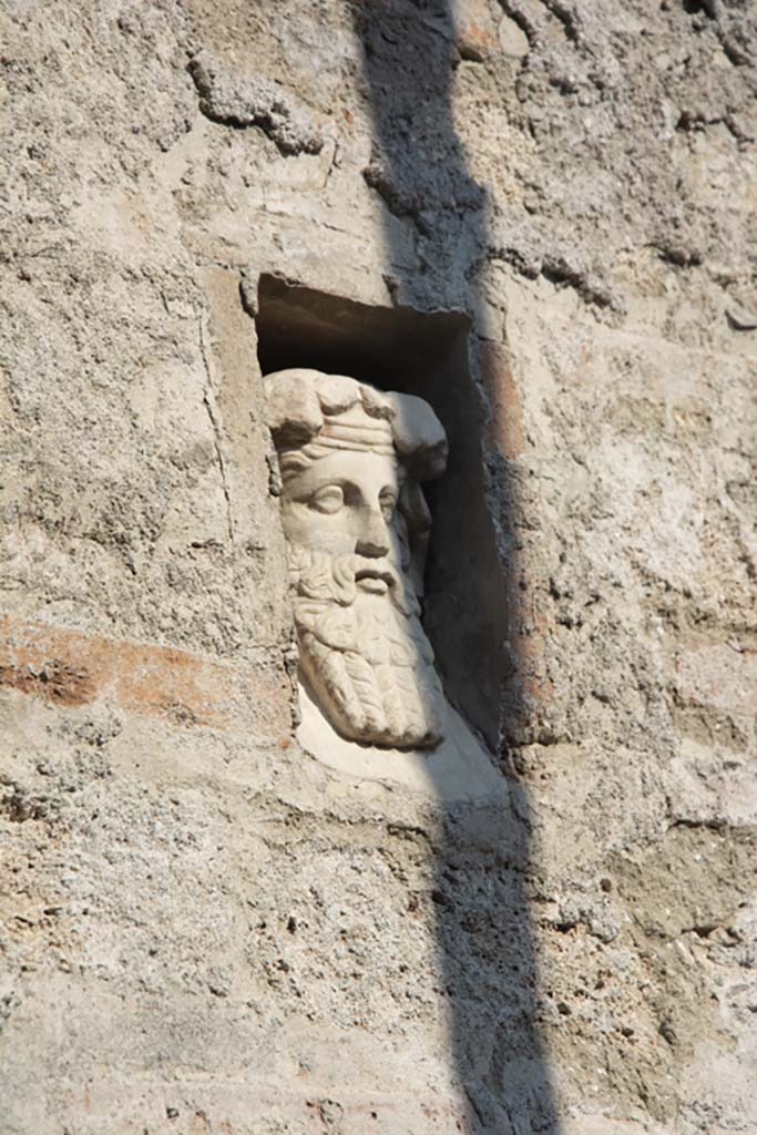 IX.7.1 Pompeii. March 2019. Detail of bust of Dionysus in niche.
Foto Annette Haug, ERC Grant 681269 DÉCOR