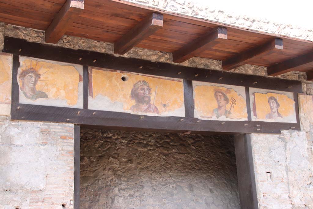 IX.7.1 Pompeii. September 2021.
Paintings of four gods, (Apollo, Jupiter, Mercury und Diana), above entrance doorway. Photo courtesy of Klaus Heese.