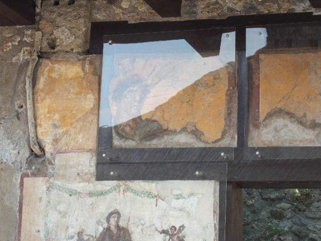 IX.7.1 Pompeii. May 2006. Painting of Apollo or Sol with the cosmic crown and a whip. See Fröhlich, T., 1991, Lararien und Fassadenbilder in den Vesuvstädten. Mainz: von Zabern. (F63: p.332).