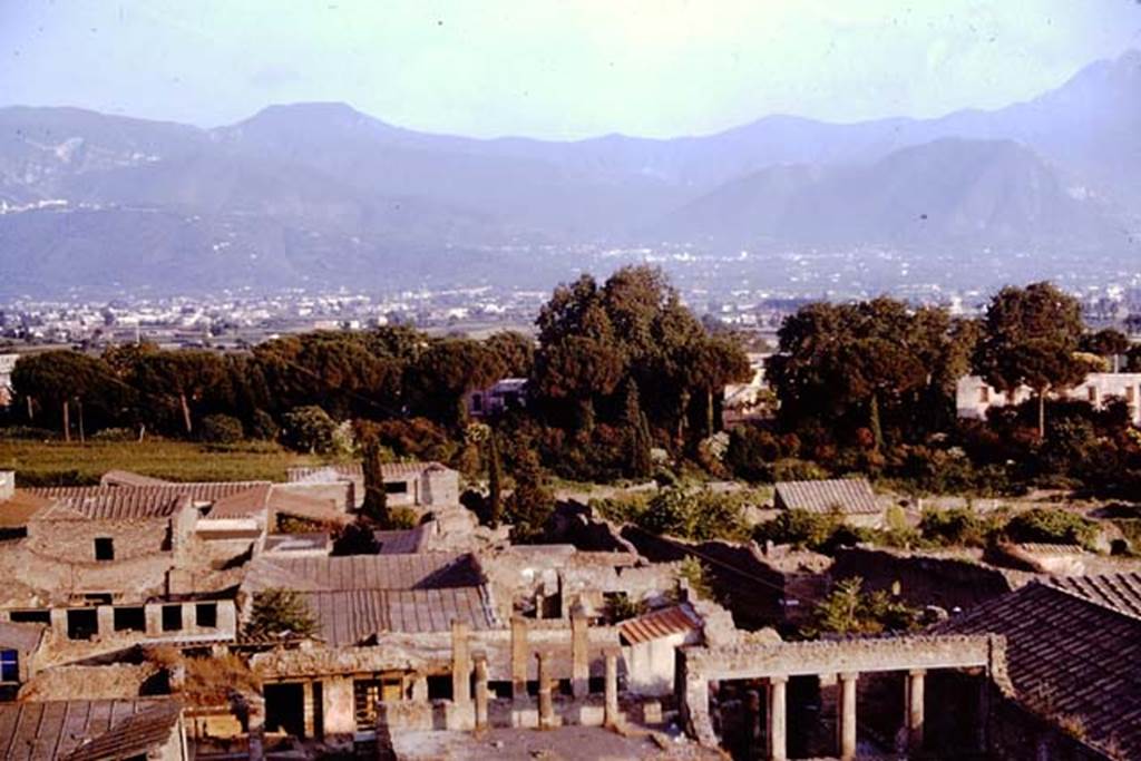 View looking south across north side of Via dell’Abbondanza, towards I.6, from above IX.7.12. Pompeii. 1961. Photo by Stanley A. Jashemski.
Source: The Wilhelmina and Stanley A. Jashemski archive in the University of Maryland Library, Special Collections (See collection page) and made available under the Creative Commons Attribution-Non Commercial License v.4. See Licence and use details.
J61f0774