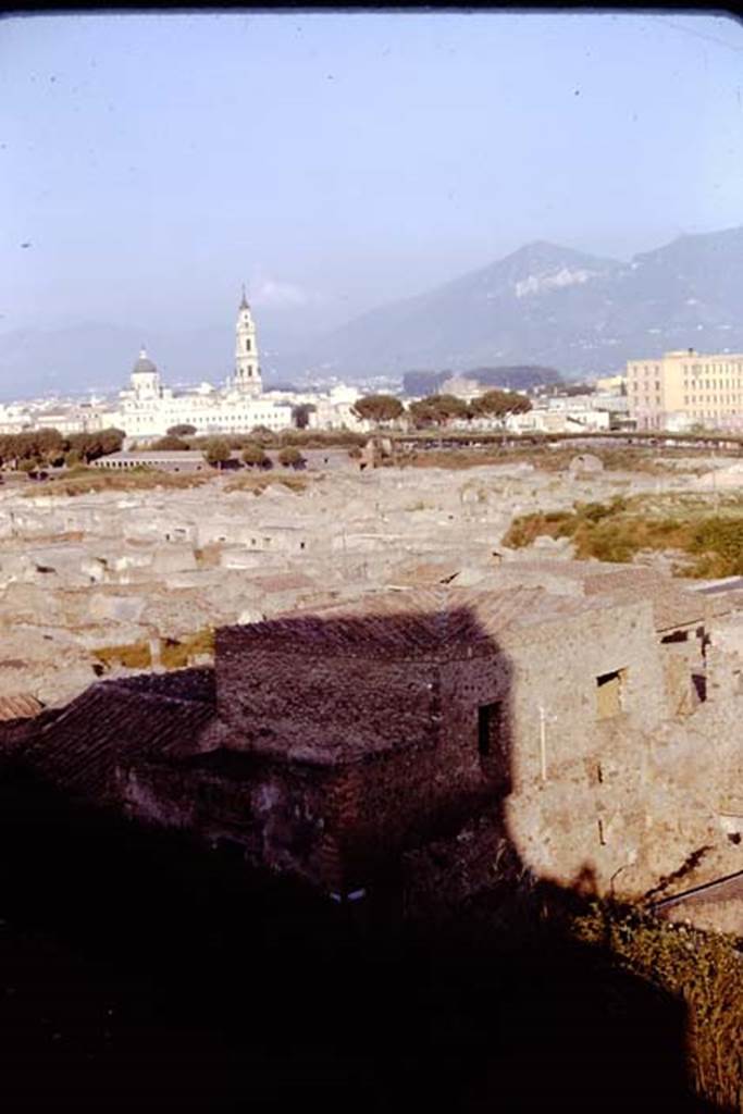 View from the Casina dell’Aquila. Pompeii. 1961. Looking south-east. Photo by Stanley A. Jashemski.
Source: The Wilhelmina and Stanley A. Jashemski archive in the University of Maryland Library, Special Collections (See collection page) and made available under the Creative Commons Attribution-Non Commercial License v.4. See Licence and use details.
J61f0771