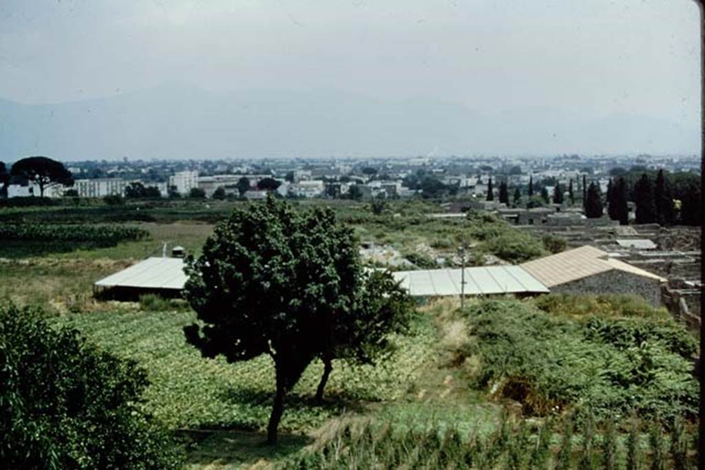 Looking east, Pompeii. 1973. View from the Casina dell’Aquila towards IX.13.1-3 (with roof). Photo by Stanley A. Jashemski.
Source: The Wilhelmina and Stanley A. Jashemski archive in the University of Maryland Library, Special Collections (See collection page) and made available under the Creative Commons Attribution-Non Commercial License v.4. See Licence and use details. J73f0238