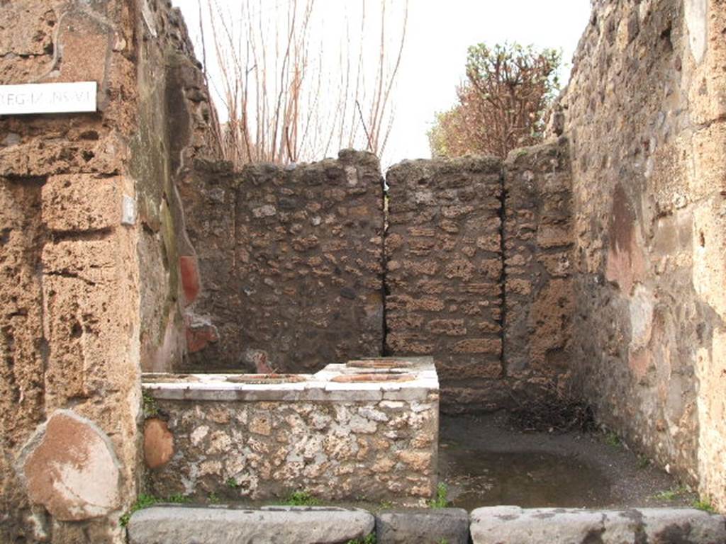 IX.7.13 Pompeii. Entrance on Via dell’Abbondanza.