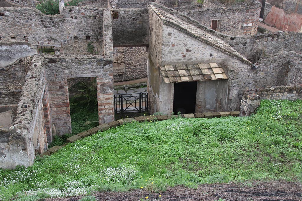 IX.7.16 Pompeii. October 2024.
Looking west across atrium 2, towards doorway to triclinium “b”, entrance corridor 1, and room “a”. Photo courtesy of Klaus Heese.