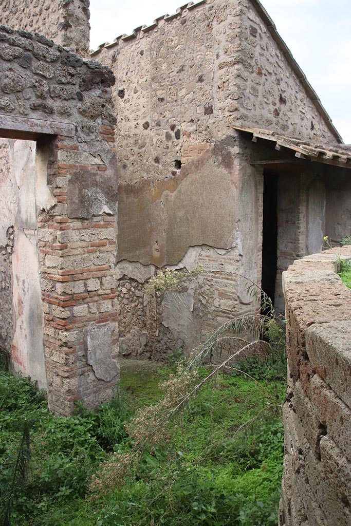 IX.7.16 Pompeii. October 2024.
Looking towards west side of atrium 2 towards entrance corridor/fauces 1, in centre, between rooms “a” and “b”.
Photo courtesy of Klaus Heese.