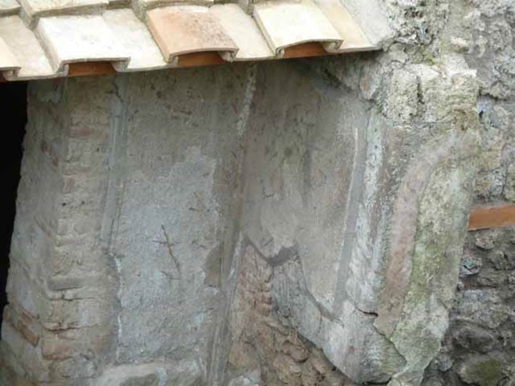 IX.7.16 Pompeii. May 2010.Wall plaster outside cubiculum on north side of entrance.