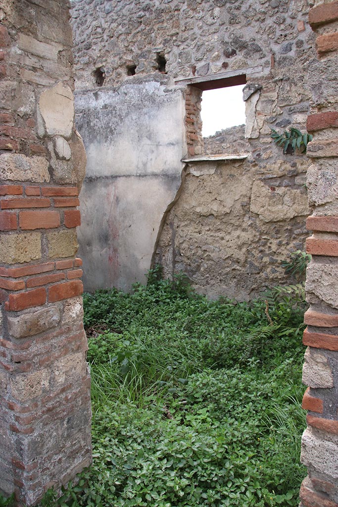 IX.7.16 Pompeii. October 2024.
Looking through doorway into room “b”, on west side of atrium. Photo courtesy of Klaus Heese.