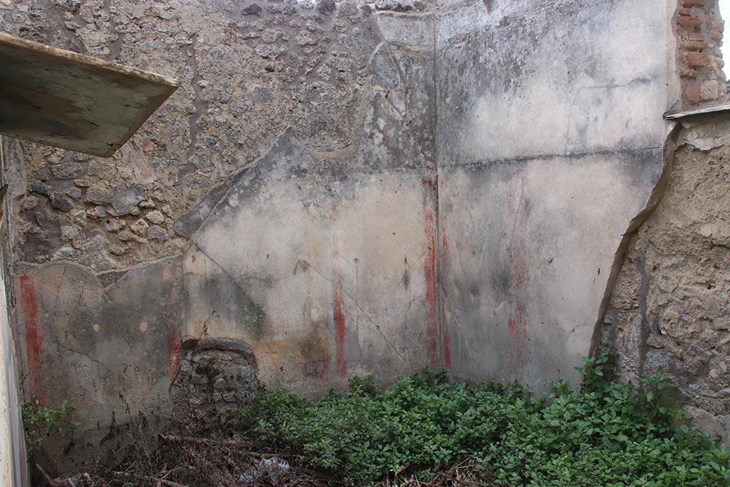 IX.7.16 Pompeii. October 2024.
Room “b”, looking towards south wall, south-west corner, and window in west wall. Photo courtesy of Klaus Heese.