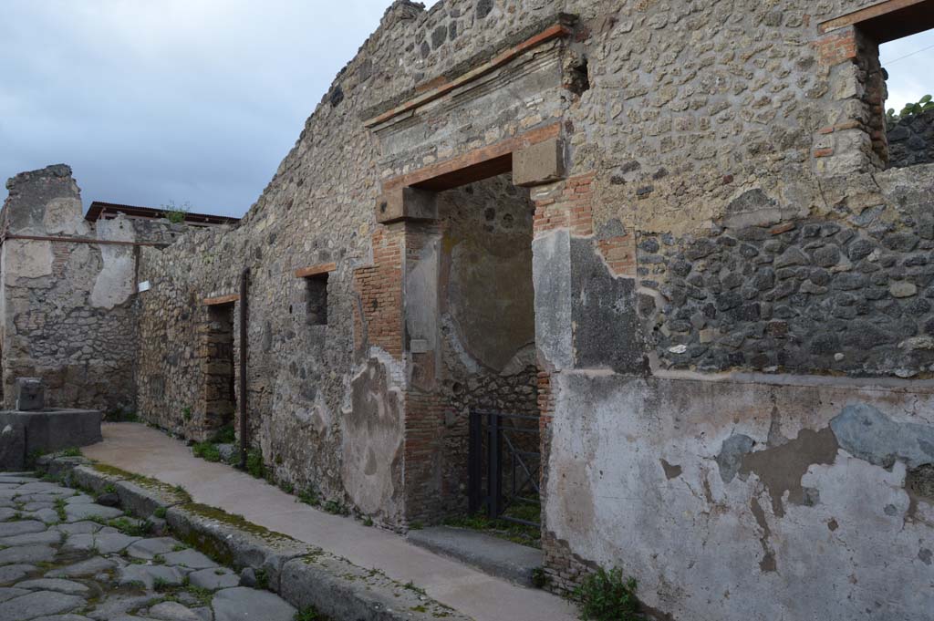 IX.7.16 Pompeii. March 2018. Looking north towards entrance doorway.
Foto Taylor Lauritsen, ERC Grant 681269 DÉCOR.