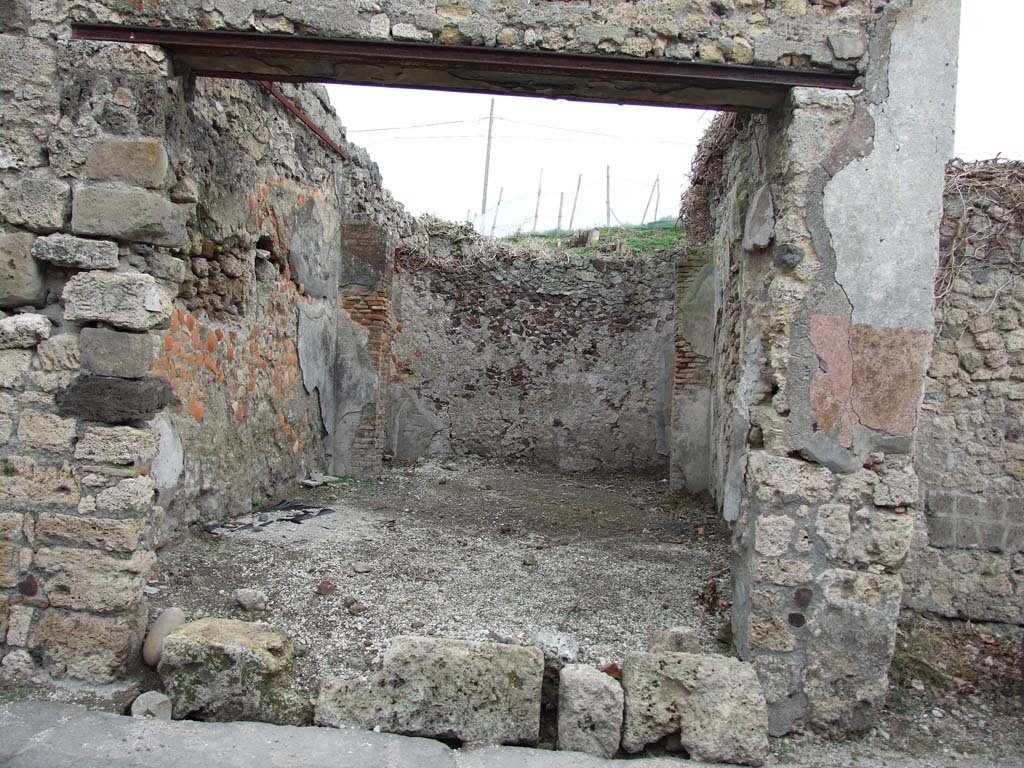 IX.7.18 Pompeii. December 2007. Entrance doorway, looking east.
