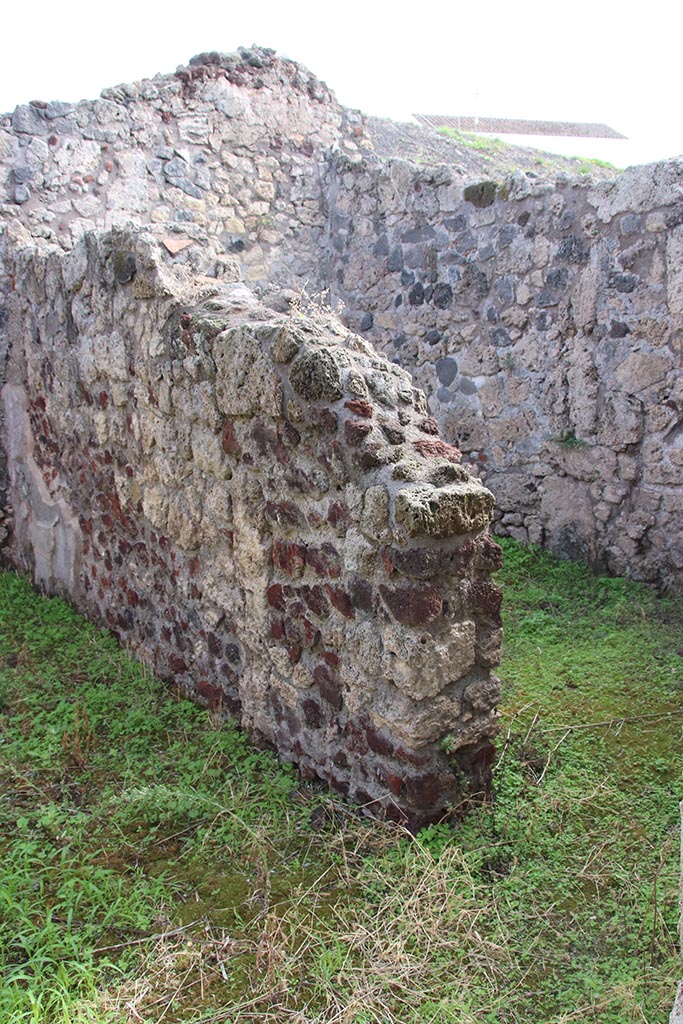 IX.7.19 Pompeii. October 2024. 
Triclinium g, south wall with doorway into room h. Photo courtesy of Klaus Heese.

