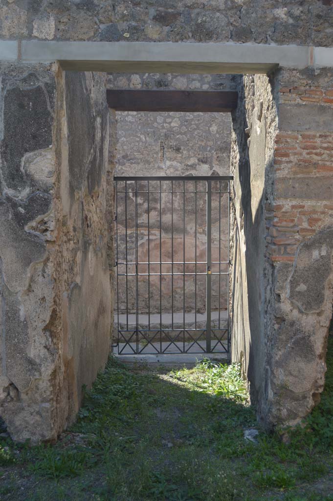 IX.7.20 Pompeii. October 2017. Looking west along entrance corridor towards doorway.
Foto Taylor Lauritsen, ERC Grant 681269 DÉCOR.