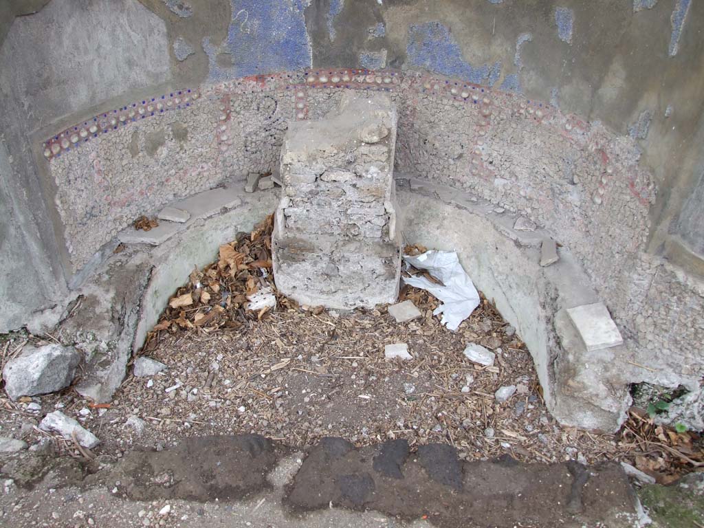 IX.7.20 Pompeii. December 2007. Base for statue, originally veneered in white marble, at base of mosaic fountain.