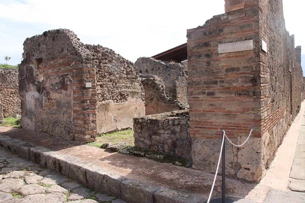 IX.7.22 Pompeii. October 2024.
Looking south-east to entrance doorway, on corner with Vicolo di Tesmo, on right. Photo courtesy of Klaus Heese.