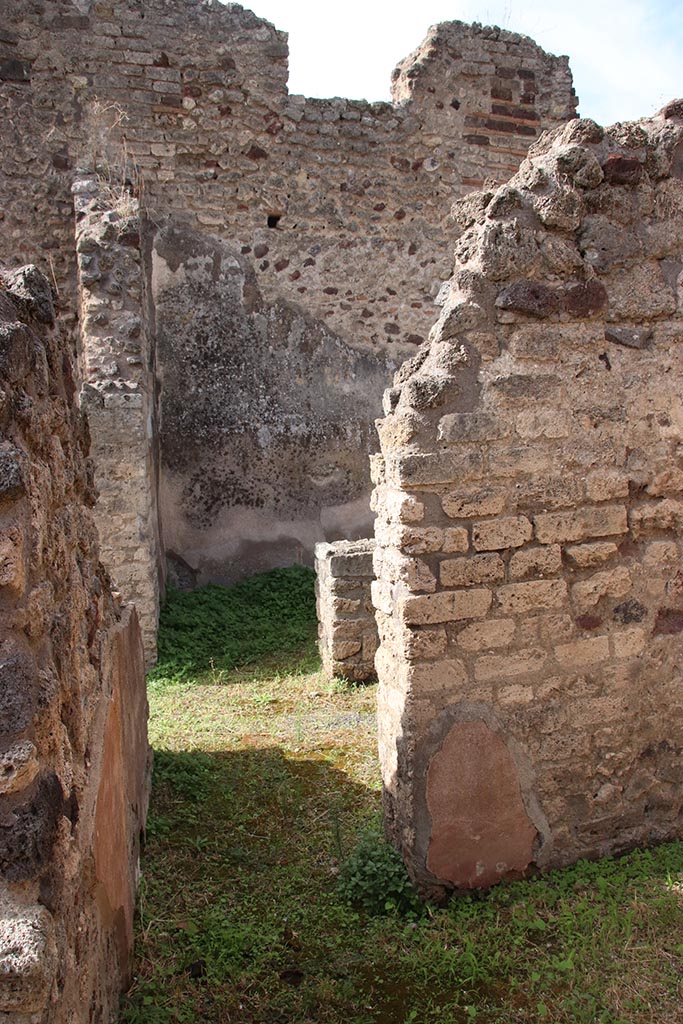 IX.7.22 Pompeii. October 2024.
Doorway in south-west corner into bar-room. Photo courtesy of Klaus Heese.