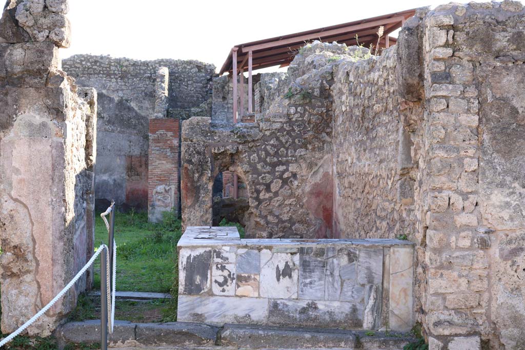 IX.7.24 Pompeii. December 2018. Looking south from roadway. Photo courtesy of Aude Durand.