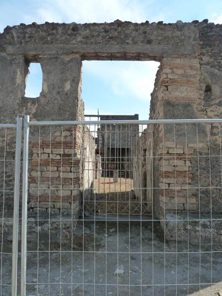 IX.8.3 Pompeii. September 2015. Looking south to entrance doorway.
