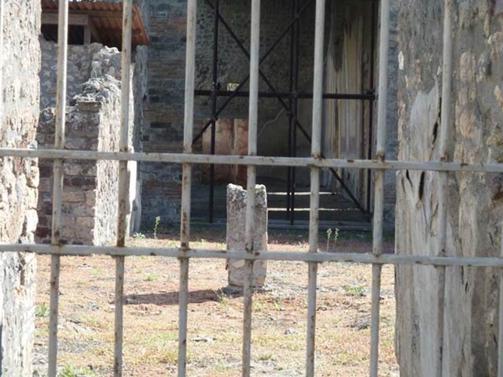 IX.8.3 Pompeii. September 2015. Looking south across atrium.