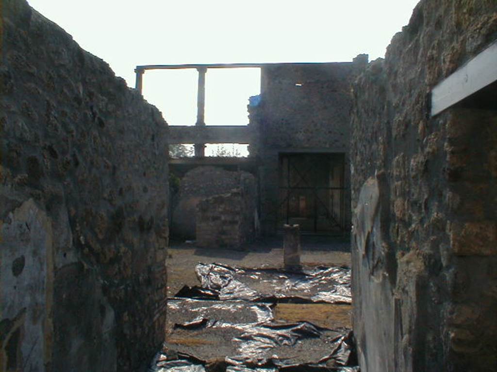 IX.8.3 Pompeii. September 2004. Entrance corridor.