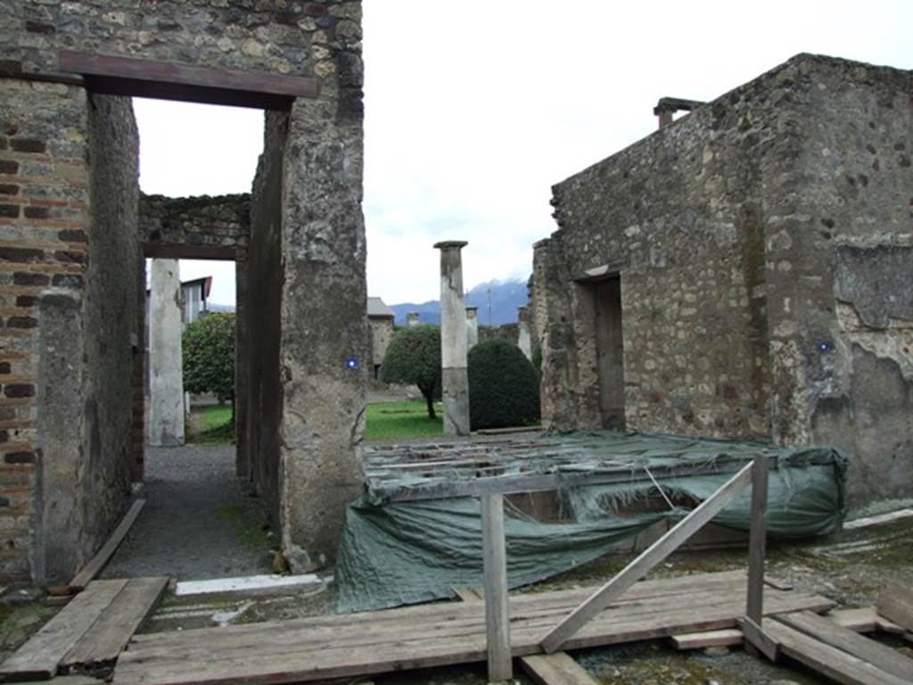 IX.8.6 Pompeii. March 2009. Room 10, Corridor, and Room 9, Tablinum. Looking south to peristyle.