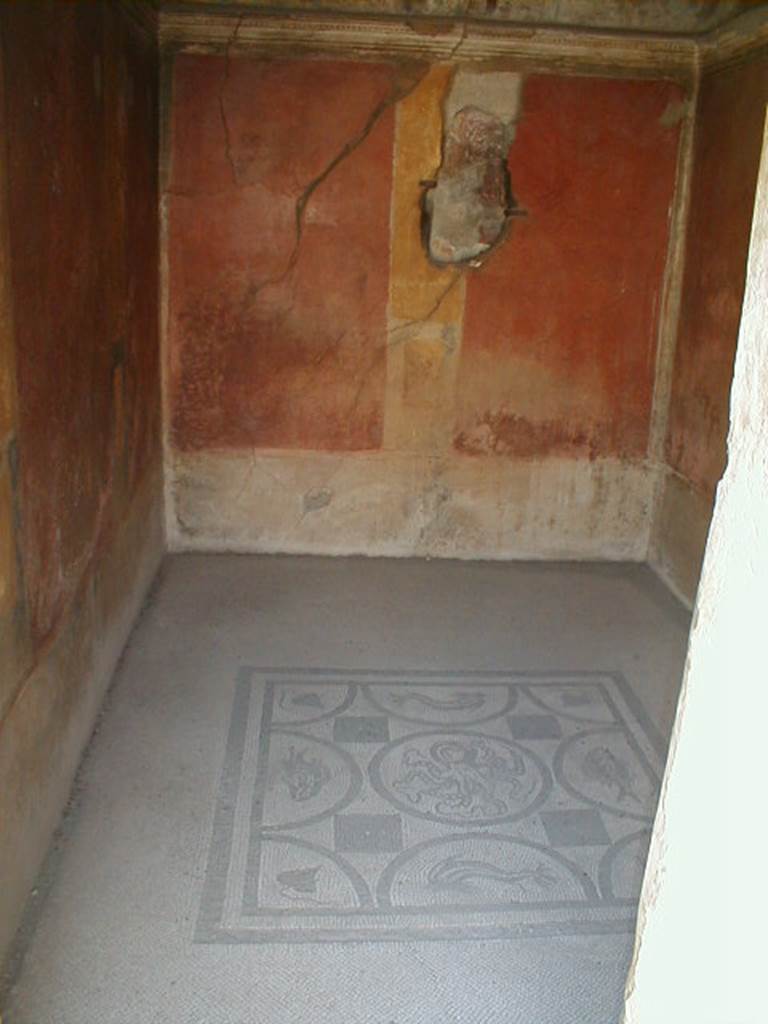 IX.8.6 Pompeii. September 2004. Room 33. Looking south.