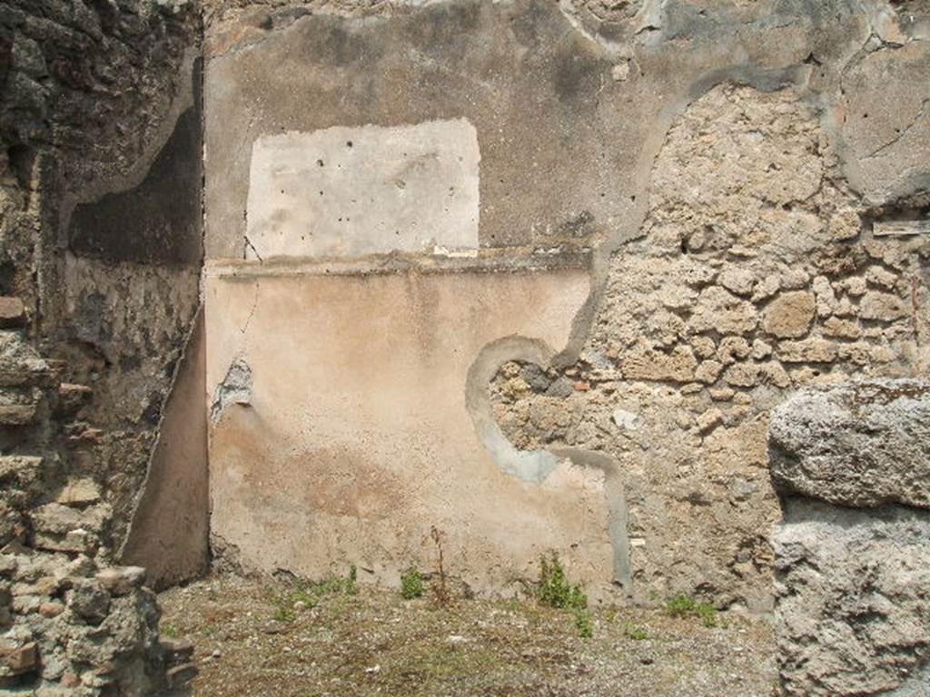 IX.8.c Pompeii. May 2005. Room on north side of entrance.