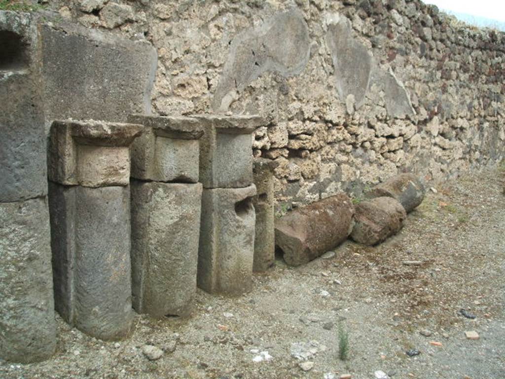 Pompeii. May 2005. Columns in road at side of IX.9.1 and IX.9.a