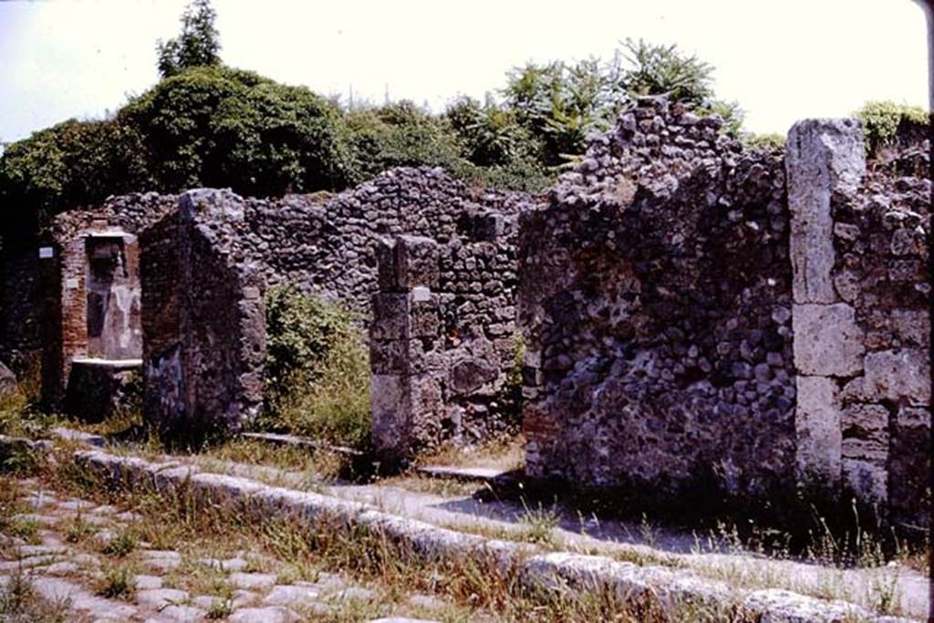 IX.9.8, on left, Pompeii. 1964. Looking towards doorways on east side of insula 9, on south side of Via di Nola. Photo by Stanley A. Jashemski.
Source: The Wilhelmina and Stanley A. Jashemski archive in the University of Maryland Library, Special Collections (See collection page) and made available under the Creative Commons Attribution-Non Commercial License v.4. See Licence and use details.
J64f2036