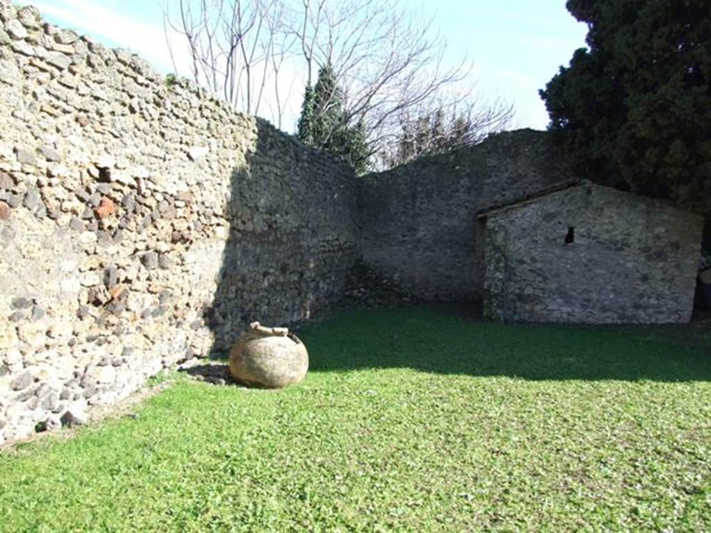 IX.9.10 Pompeii. March 2009. Looking south east.