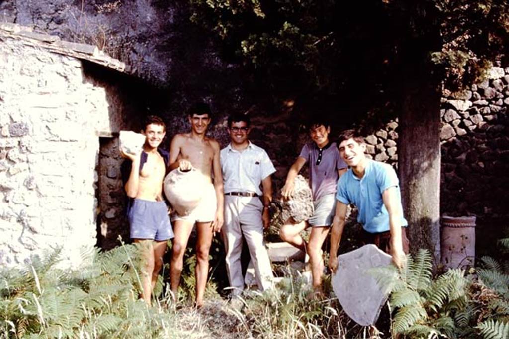 IX.9.10 Pompeii. 1966. Group photo with items. Photo by Stanley A. Jashemski.
Source: The Wilhelmina and Stanley A. Jashemski archive in the University of Maryland Library, Special Collections (See collection page) and made available under the Creative Commons Attribution-Non Commercial License v.4. See Licence and use details.
J66f0324