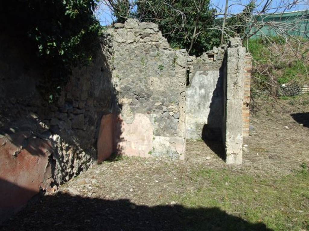 IX.9.12 Pompeii. March 2009. Doorway to room 14, cella ostiaria, or porter’s room.
According to NdS, this was a cubiculum.