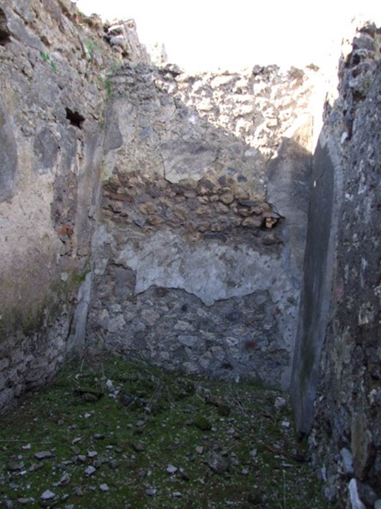 IX.9.13 Pompeii. March 2009. Room 9. Kitchen. North wall with remains of hearth or bench.