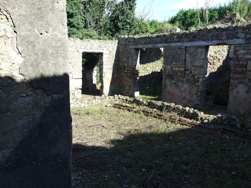 IX.9.13 Pompeii. March 2009. Looking south east across garden, from outside Room 10.