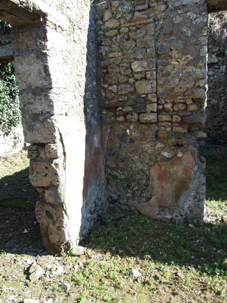 IX.9.13 Pompeii. March 2009. South east corner between entrance passageway and Room 4.