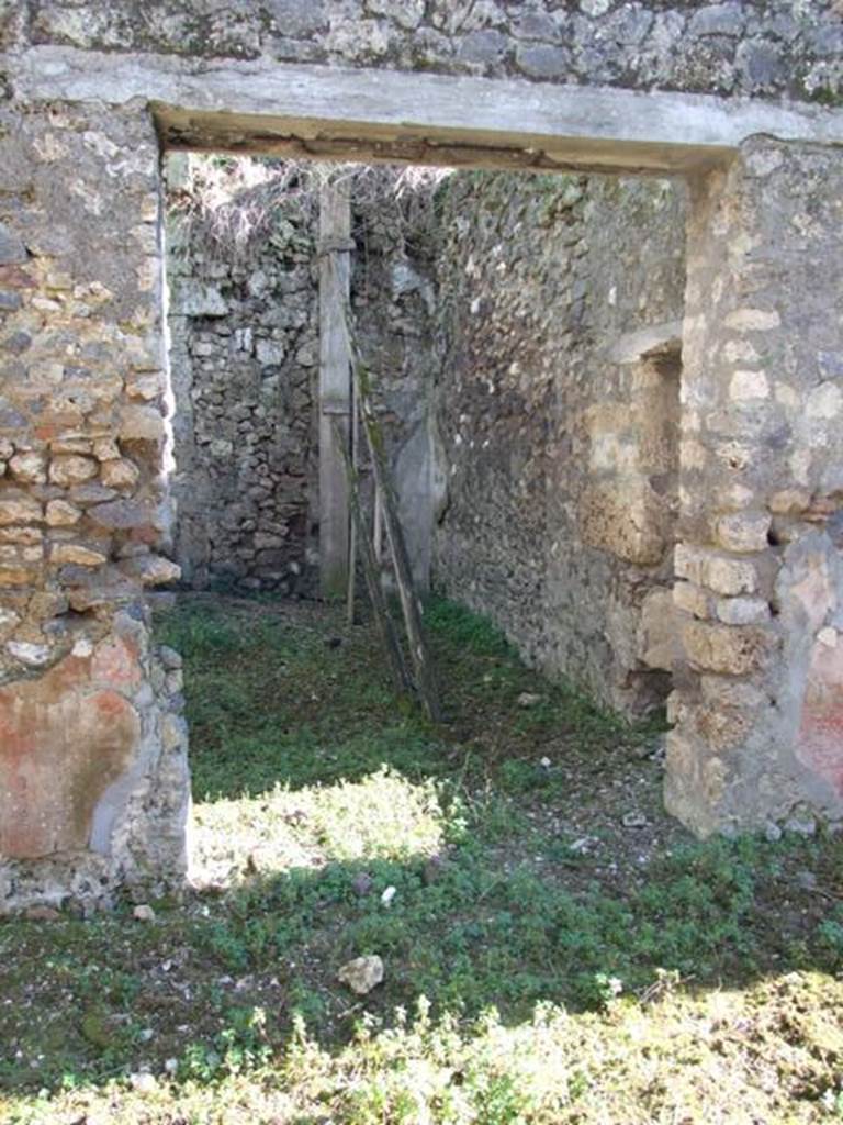 IX.9.13 Pompeii. March 2009. Doorway to Room 4, Cubiculum.