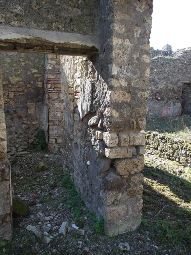 IX.9.13 Pompeii. March 2009. Room 4, Cubiculum. Looking west through small doorway linking to Room 5, Cubiculum.