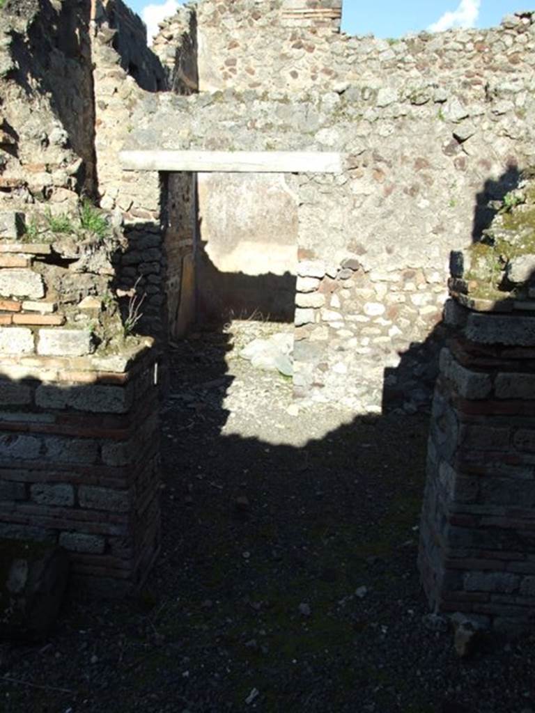 IX.9.a Pompeii. March 2009. Looking east from outside Kitchen and Latrine.