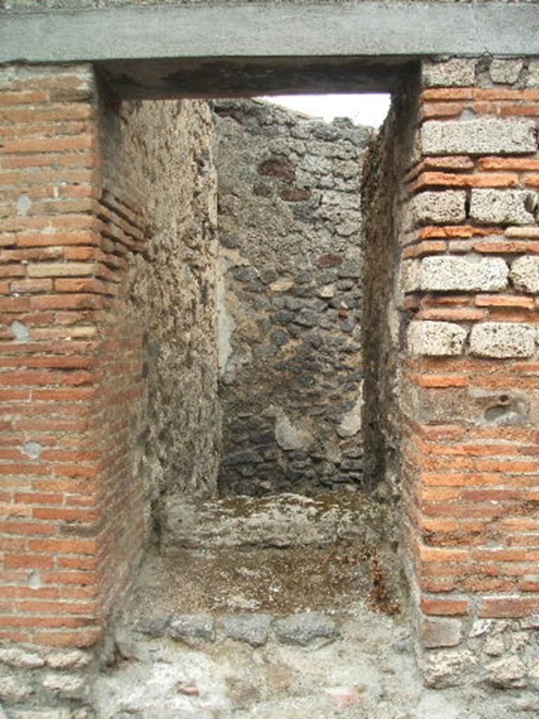 IX.9.b Pompeii. May 2005. Steps to upper floor.