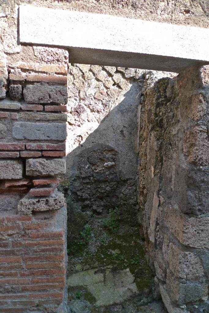 IX.9.c Pompeii. July 2010. Doorway into latrine, looking north. Photo courtesy of Michael Binns.