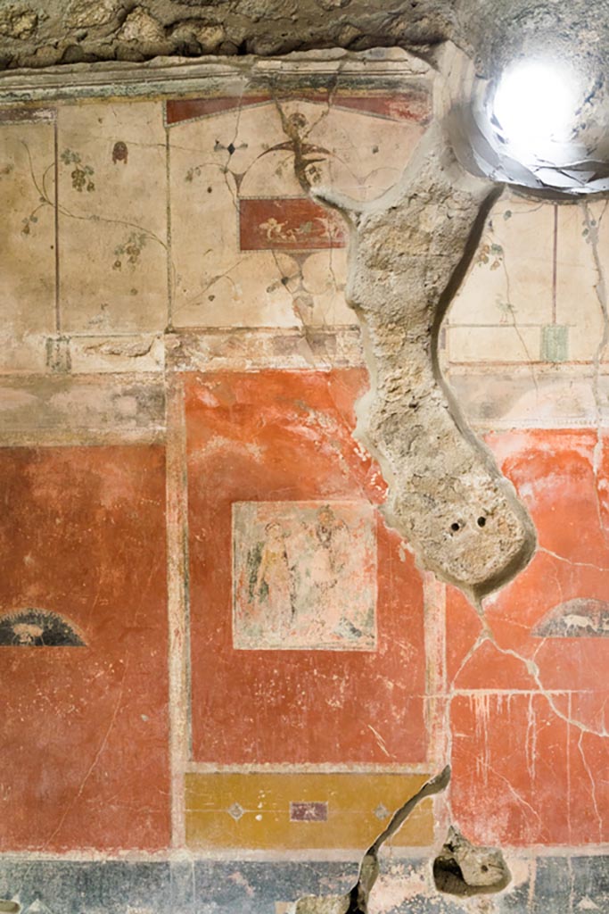 IX.9.c Pompeii. March 2023.
Upper and centre of east wall of cubiculum. Photo courtesy of Johannes Eber.