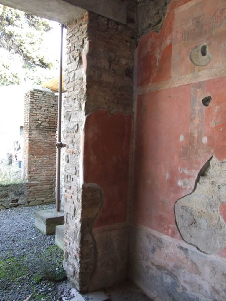 IX.9.c Pompeii. March 2009. South east corner of Triclinium.