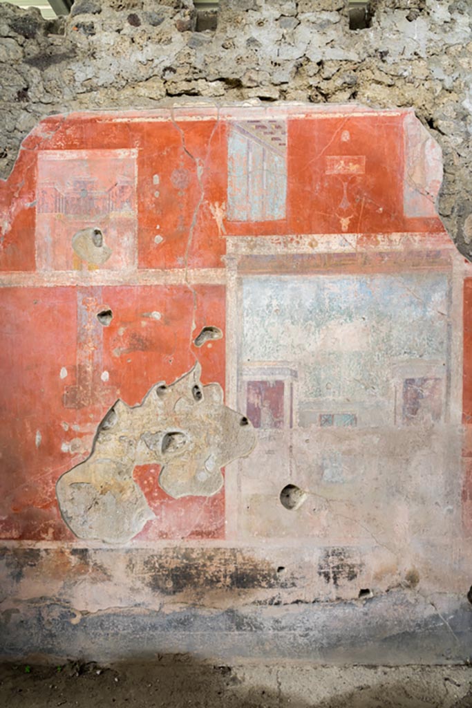 IX.9.c Pompeii. March 2023.
Looking towards east end of south wall in triclinium. Photo courtesy of Johannes Eber.