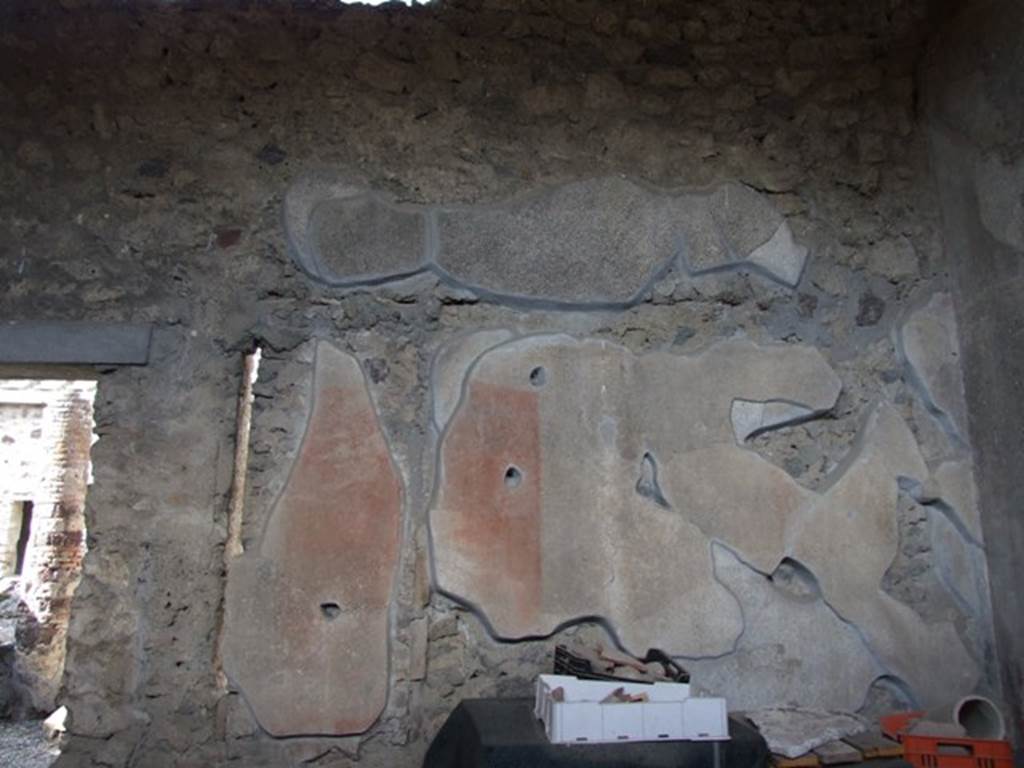IX.9.c Pompeii. March 2009. North wall of Triclinium.