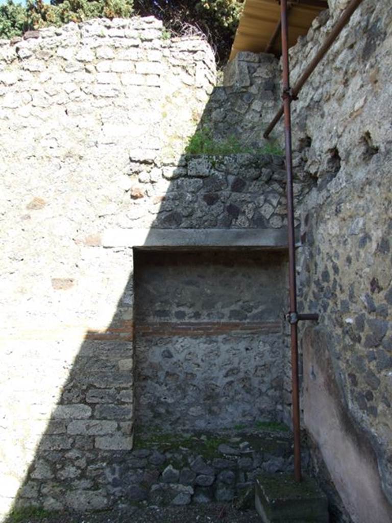 IX.9.c Pompeii. March 2009. East wall of south-east corner of portico area. According to NdS, embedded in the east wall of the peristyle was a rectangular recess, about 0.50m deep. Found on its podium were several tiles stacked in a certain order. Another recess, smaller and not so deep, was found embedded nearby in the south wall. Above, in this south-east corner of the peristyle, a mezzanine floor was found.
See Notizie degli Scavi, 1889, p.129