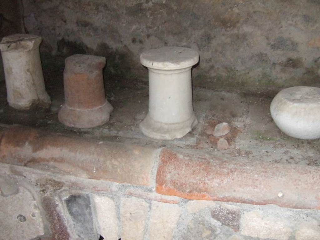 IX.9.c Pompeii. December 2005. Kitchen. Hearth.