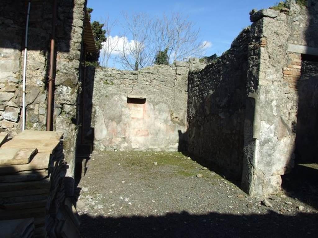 IX.9.d Pompeii. March 2009. Doorway to room f, tablinum, looking towards south-east corner. According to NdS, the flooring was of Opus signinum. The walls were decorated with a red background except in the corners where there was a black background. The lower dado (or zoccolo) was also painted black, whilst the frieze was all red. Of the three square paintings that decorated the centre of the walls, only two remained. On the south wall Narcissus was painted. On the east wall Venus Pescatrice was painted. Both paintings were described as mediocre. In the side panels of the walls, flying cupids could have been seen.
See Notizie degli Scavi, 1889, p.131
On the south wall was found a central wall painting of Narcissus.
See Schefold, K., 1962. Vergessenes Pompeji. Bern: Francke. (p.173f, and Taf.178,3.)