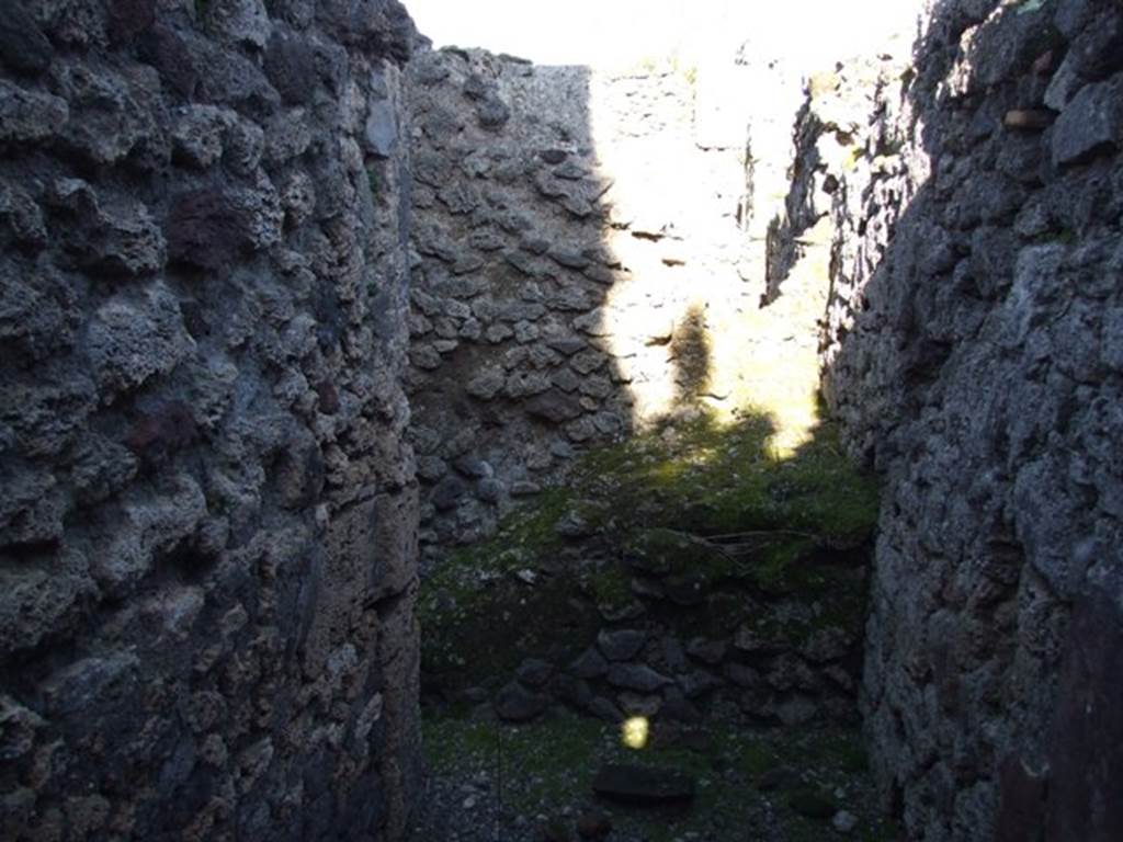 IX.9.d Pompeii. March 2009. Room i, looking east from latrine, towards stairs h.
