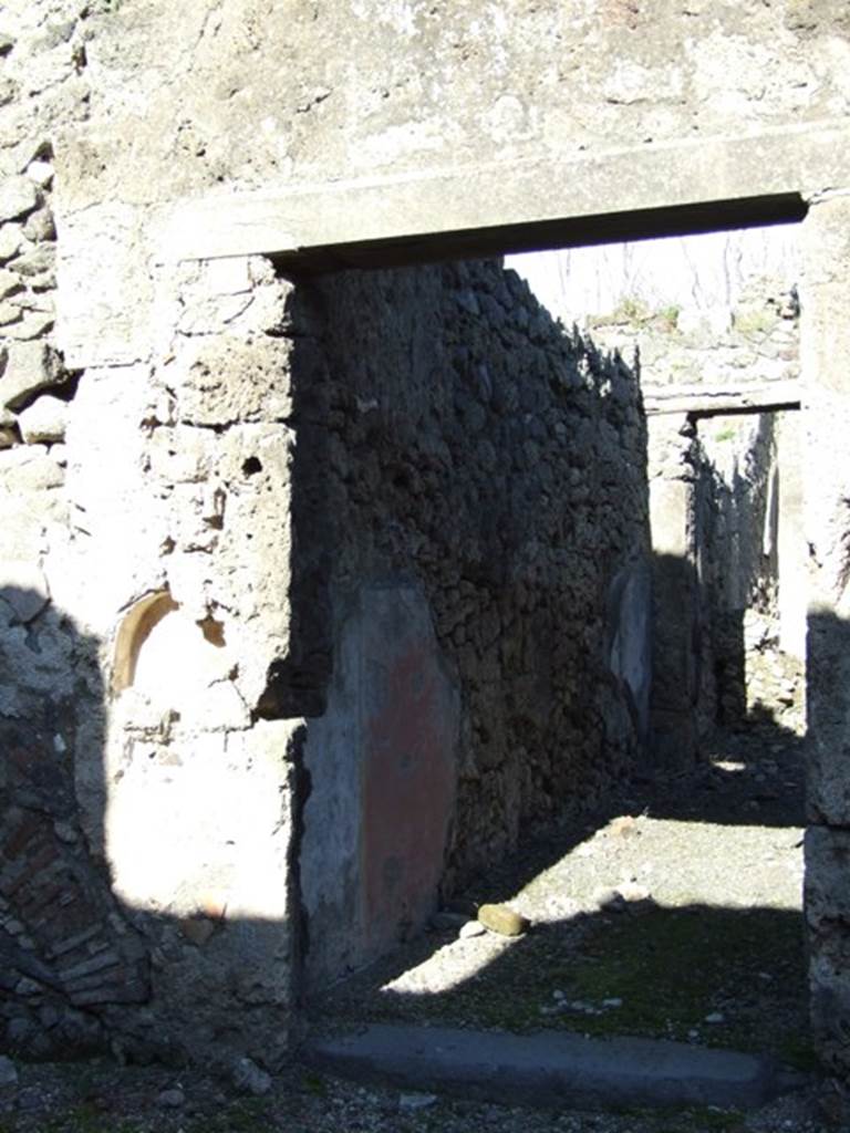 IX.9.e Pompeii. March 2009. Entrance with niche on north side.