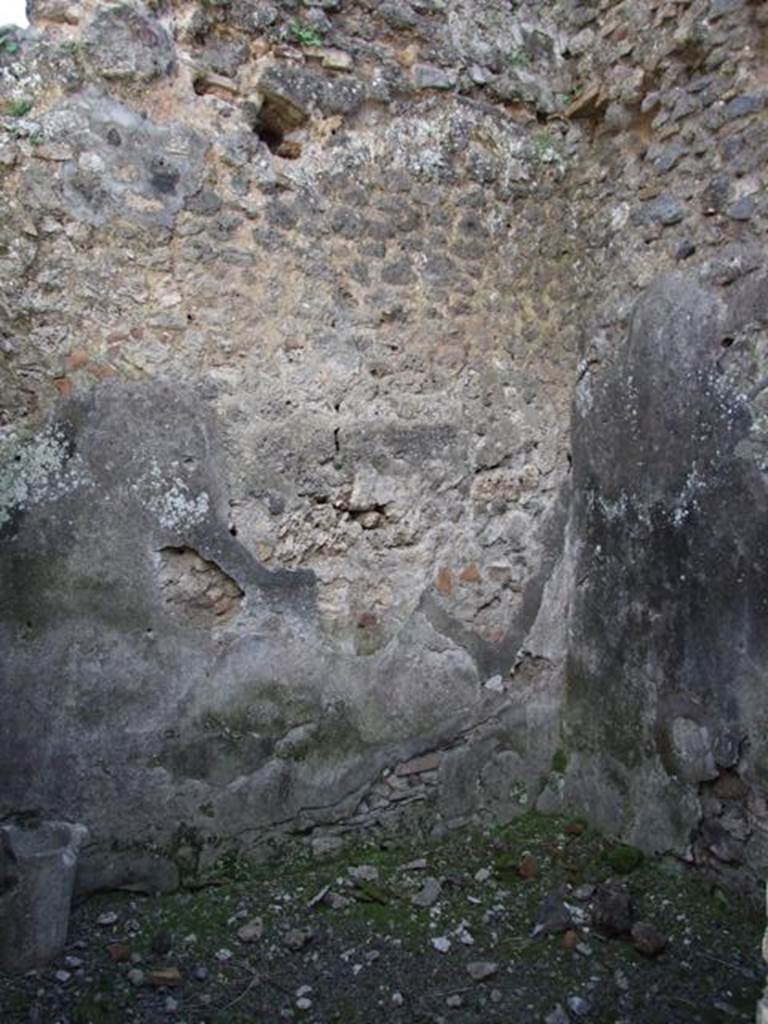 IX.9.e Pompeii. March 2009. Room 19. South east corner.